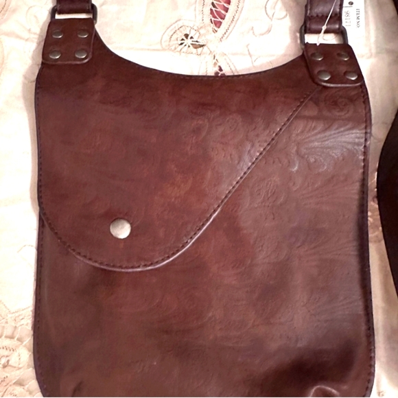 🆕️🌟Brown Faux Leather Embossed Crossbody Bag🌟 - Picture 2 of 6